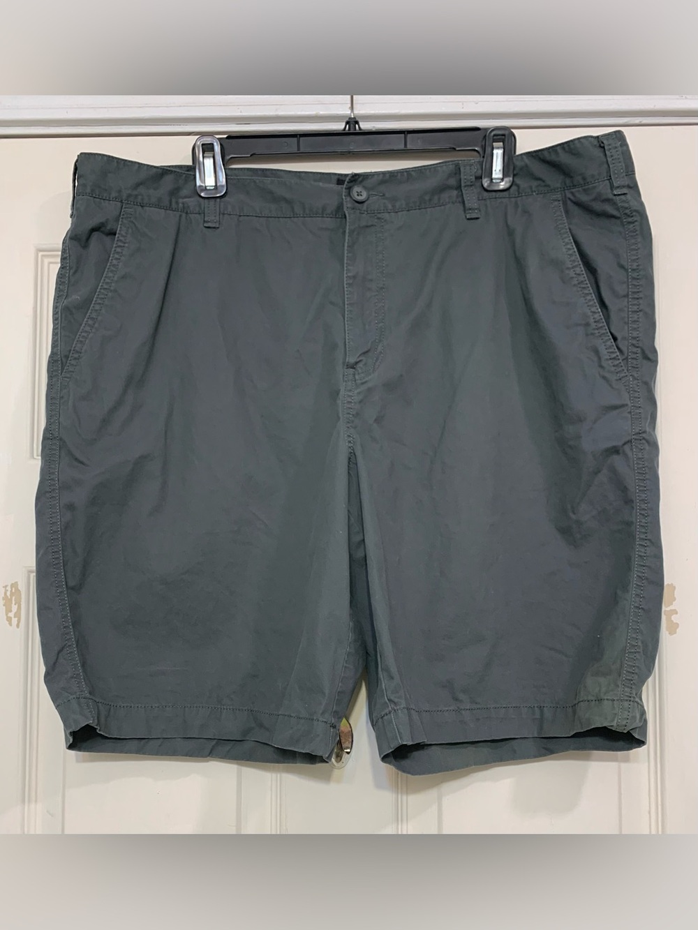 Marc Anthony Men’s Gray Flat Front Casual Size 40 Shorts.           3636